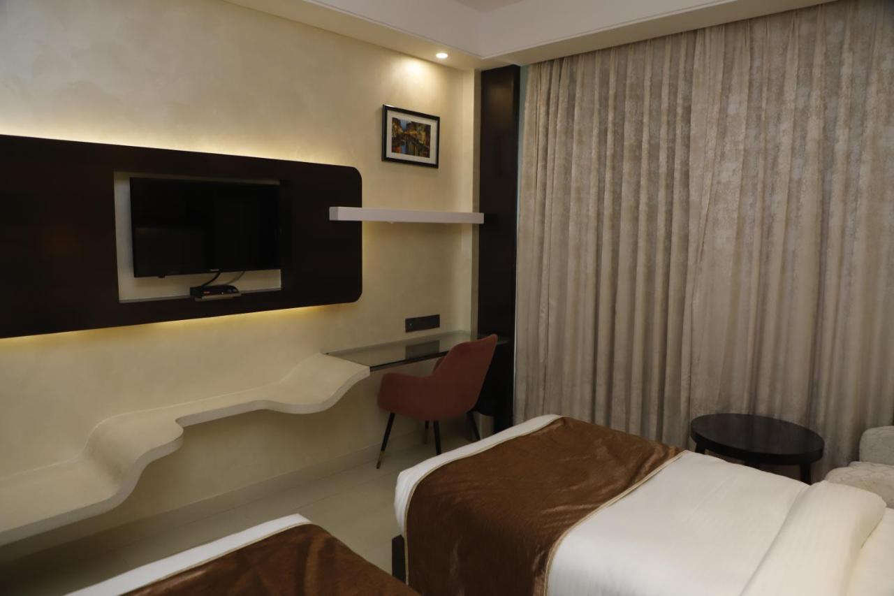 Udman Hotel Chhattarpur New Delhi Exterior photo