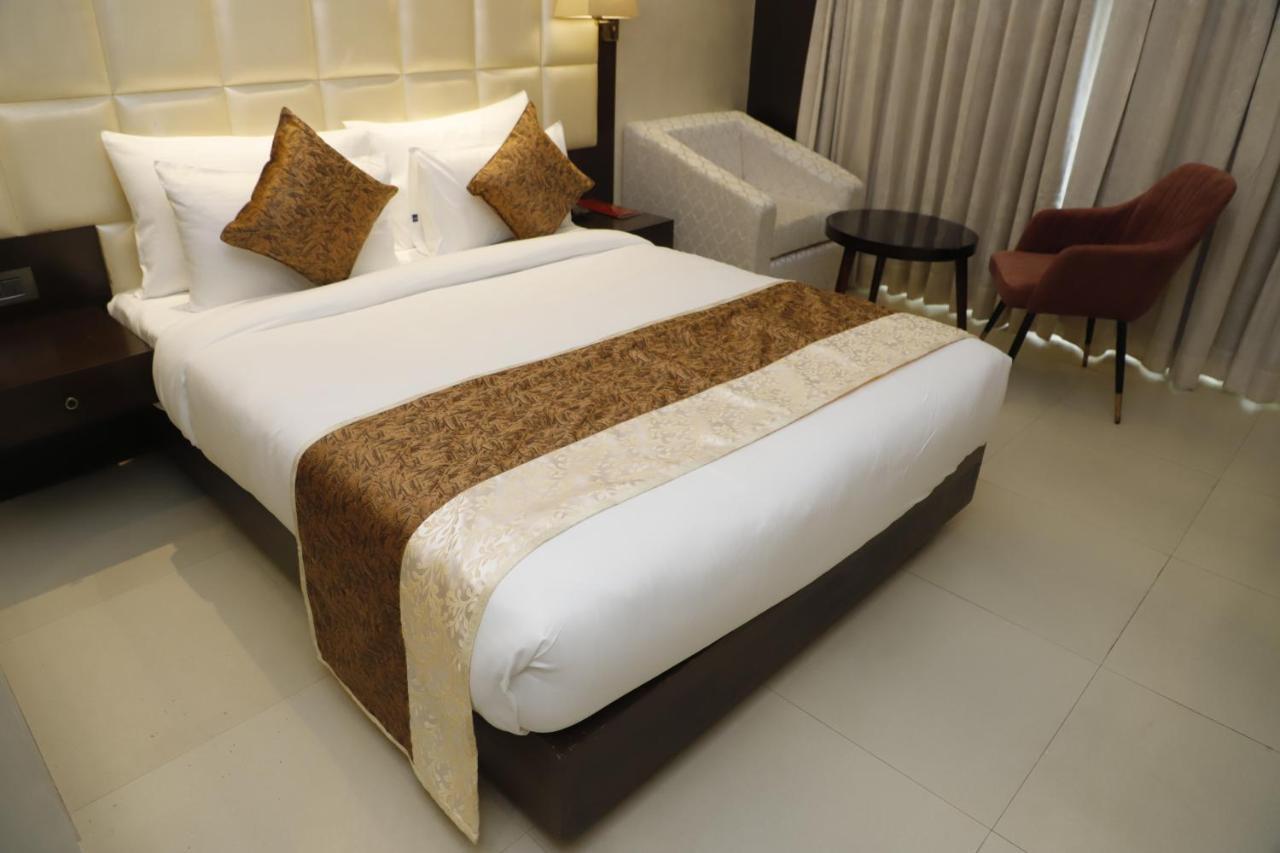 Udman Hotel Chhattarpur New Delhi Exterior photo